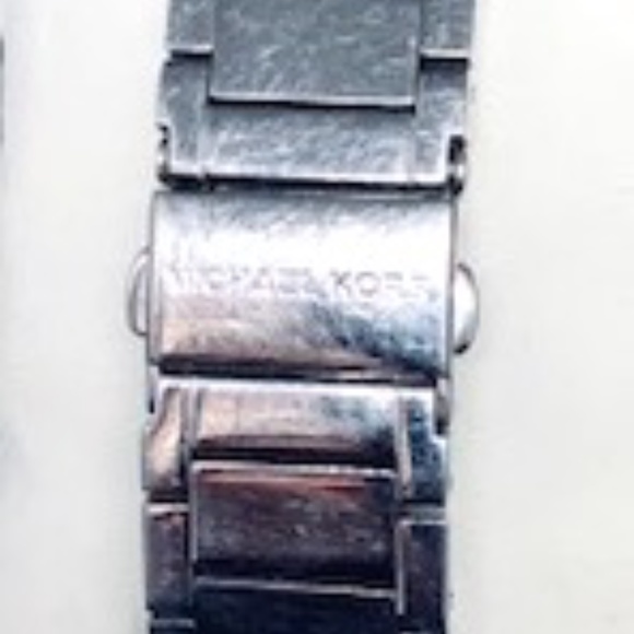 MICHAEL KORS STAINLESS STEEL MOTHER  PEARL video - Picture 5 of 7